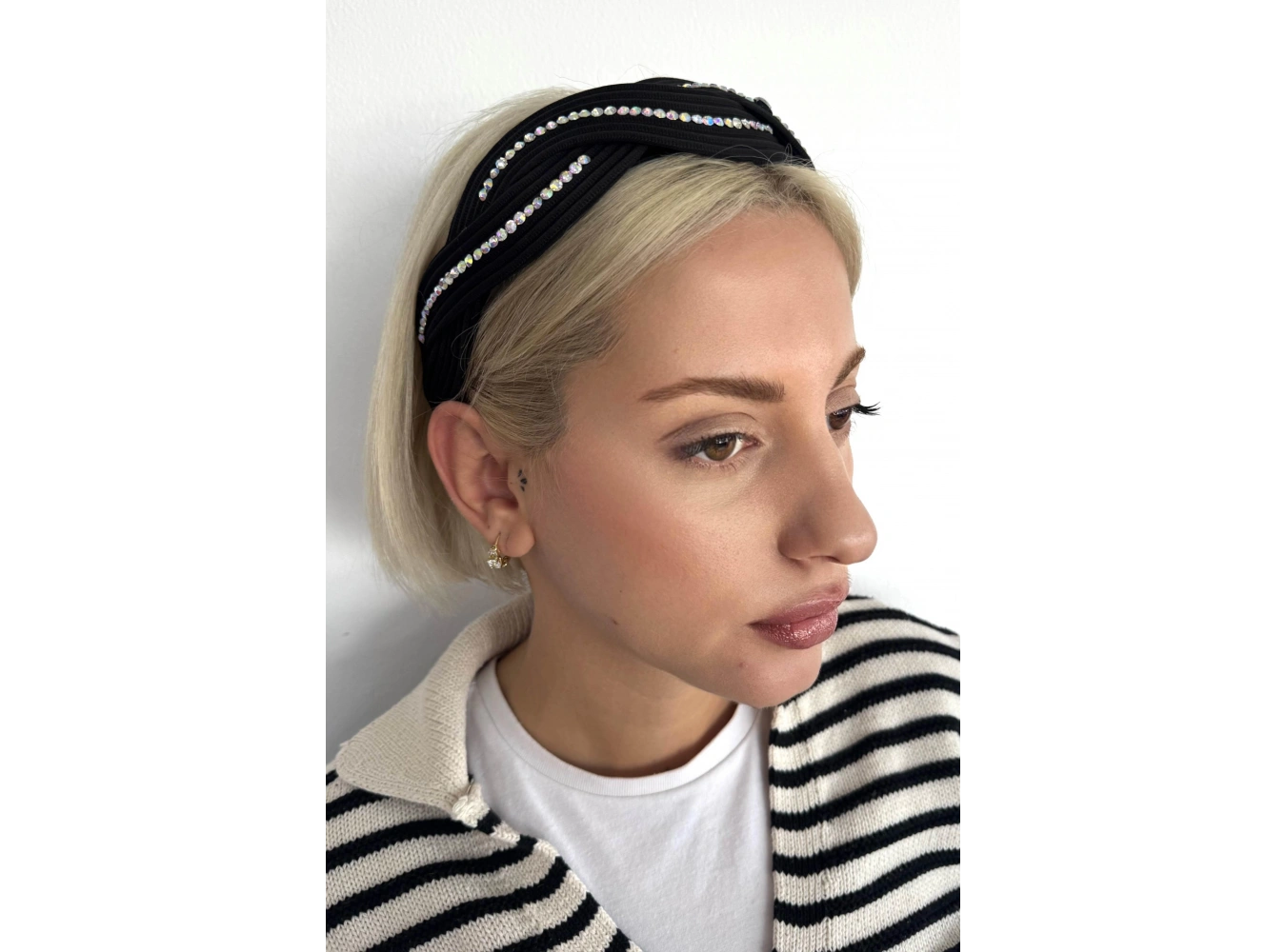 Siyah Renk Taş Detaylı Taç