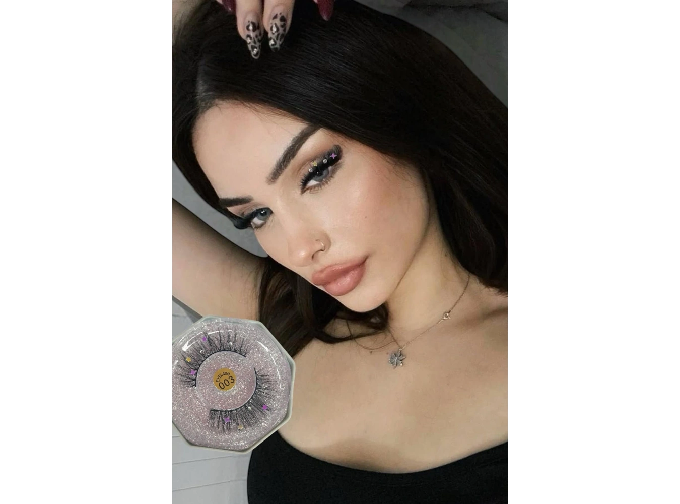 Siyah Renk Taş Detaylı Takma Kirpik 003