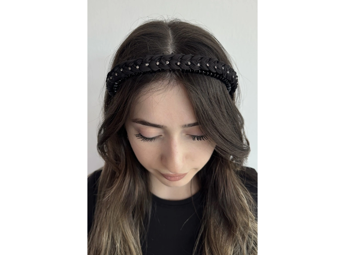 Siyah Renk Taş Detaylı Tarak Taç