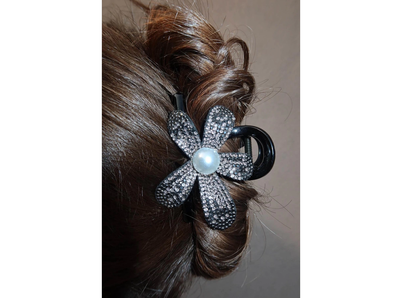 Siyah Renk Taş Ve İnci Detaylı Mandal Toka