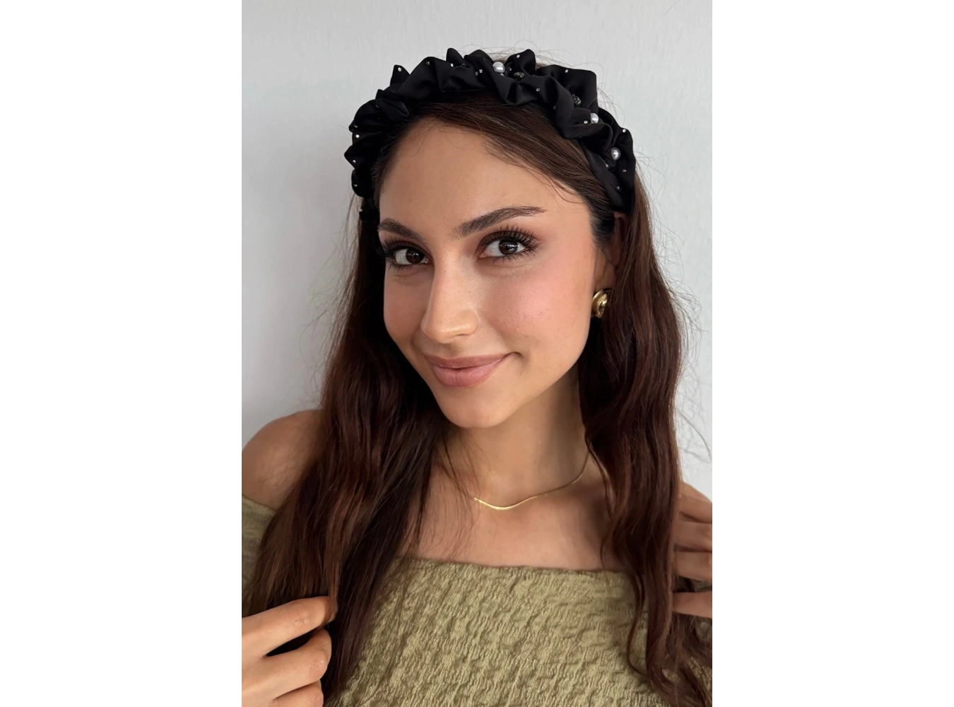 Siyah Renk Taş Ve İnci Detaylı Taç