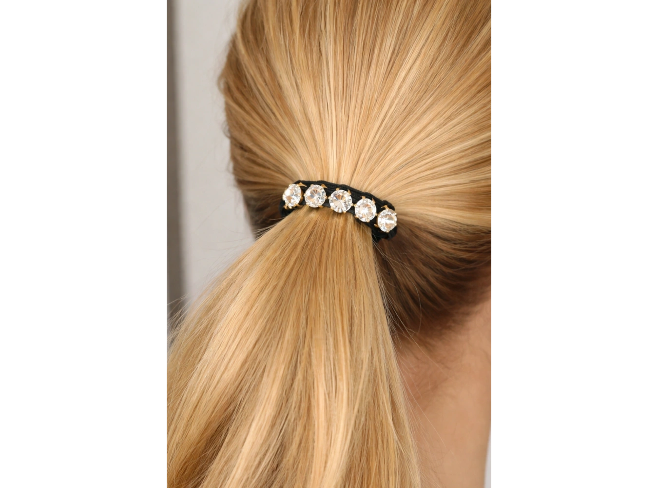 Siyah Renk Taşlı Lastik Toka