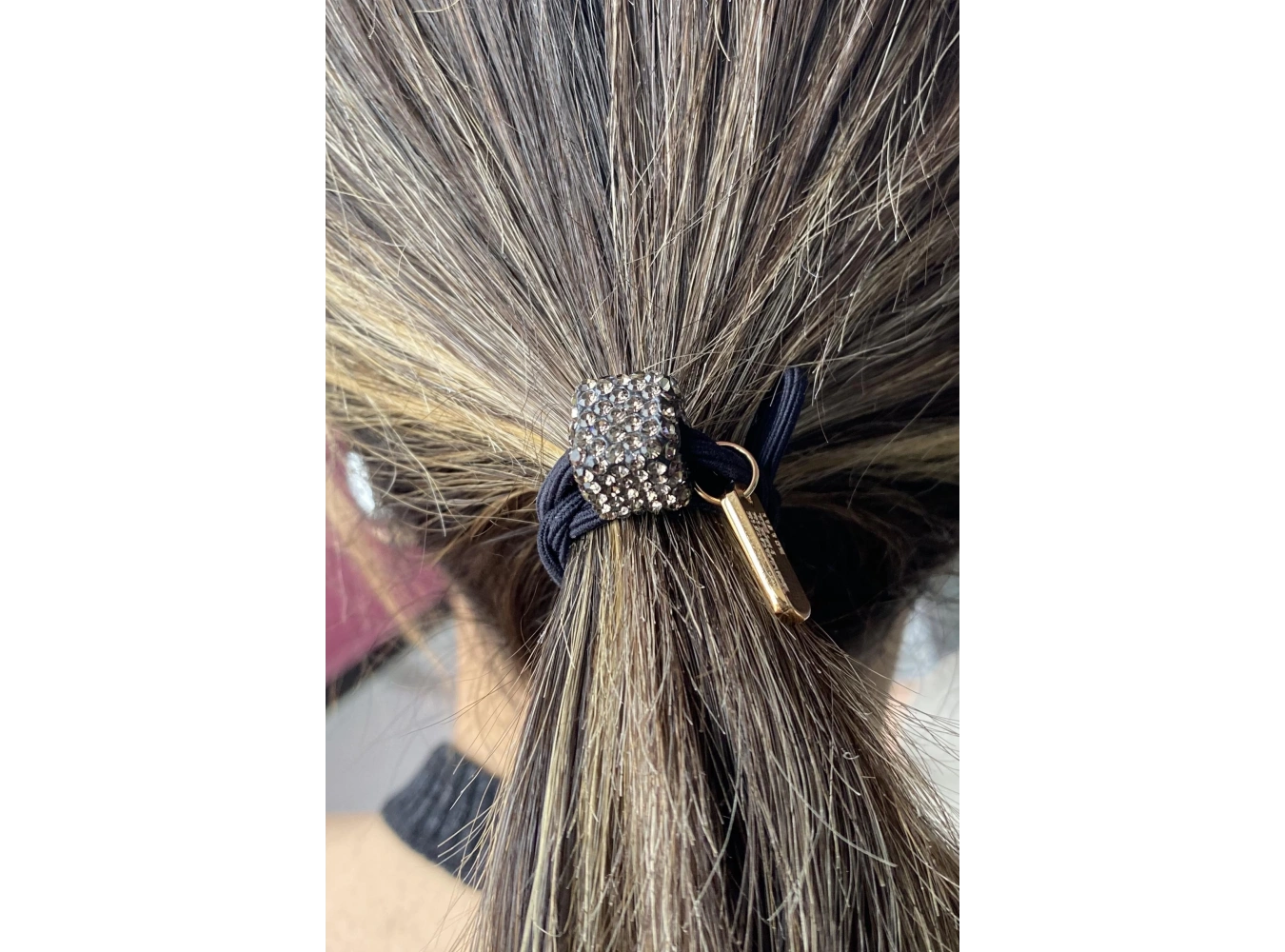 Siyah Renk Taşlı Lastik Toka