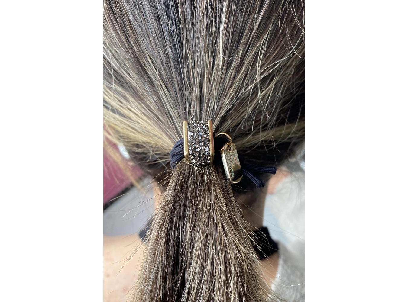 Siyah Renk Taşlı Lastik Toka