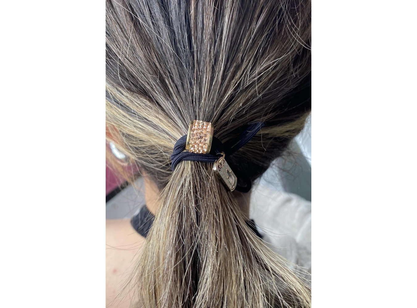 Siyah Renk Taşlı Lastik Toka