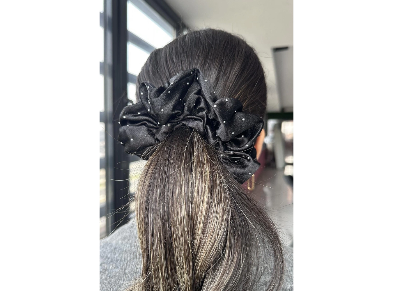 Siyah Renk Taşlı Saten Simit Toka