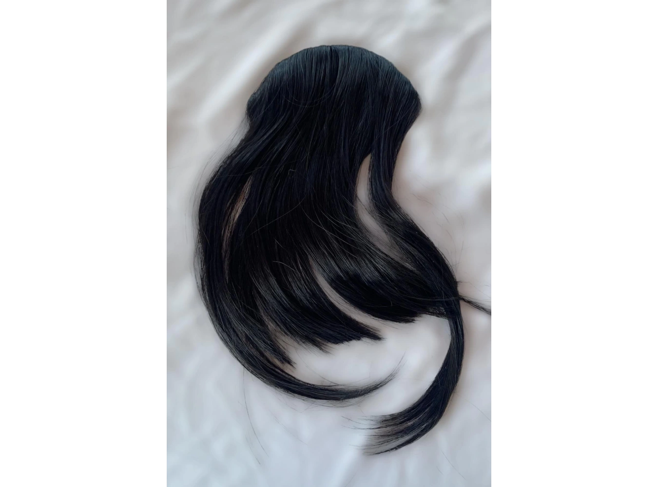 Siyah Renk Uzun Kenarlı Seyrek Takma Kahkül