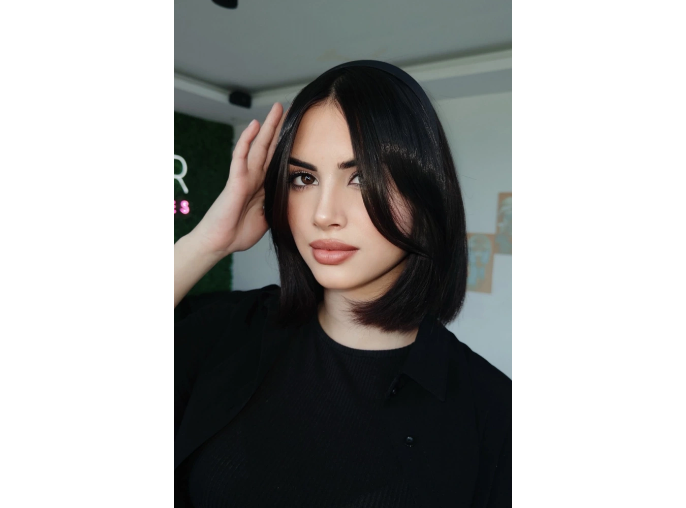 Siyah Renk Uzun Kenarlı Taçlı Takma Kahkül