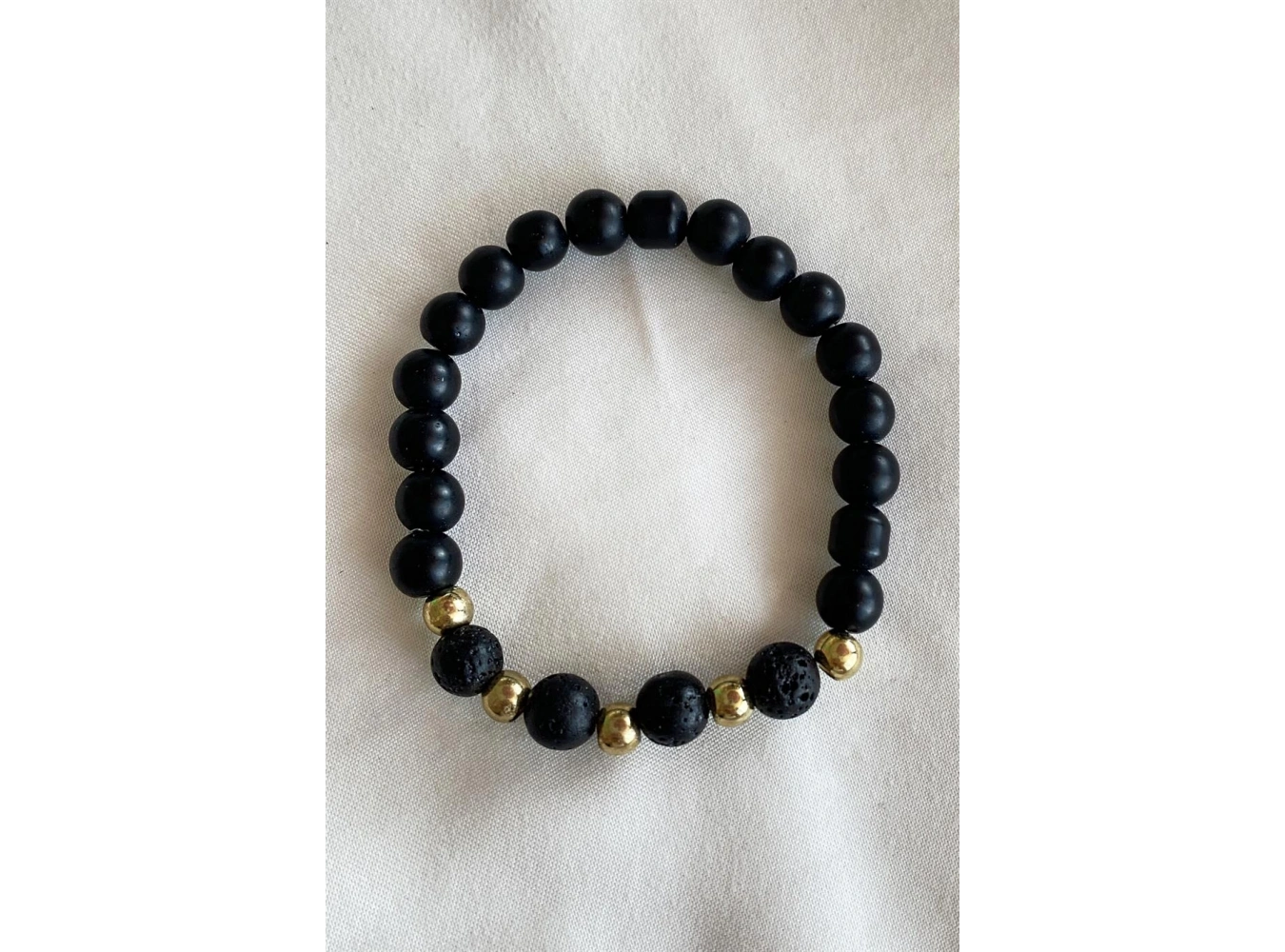 Siyah Ve Altın Renk Boncuk Detaylı Erkek Bileklik