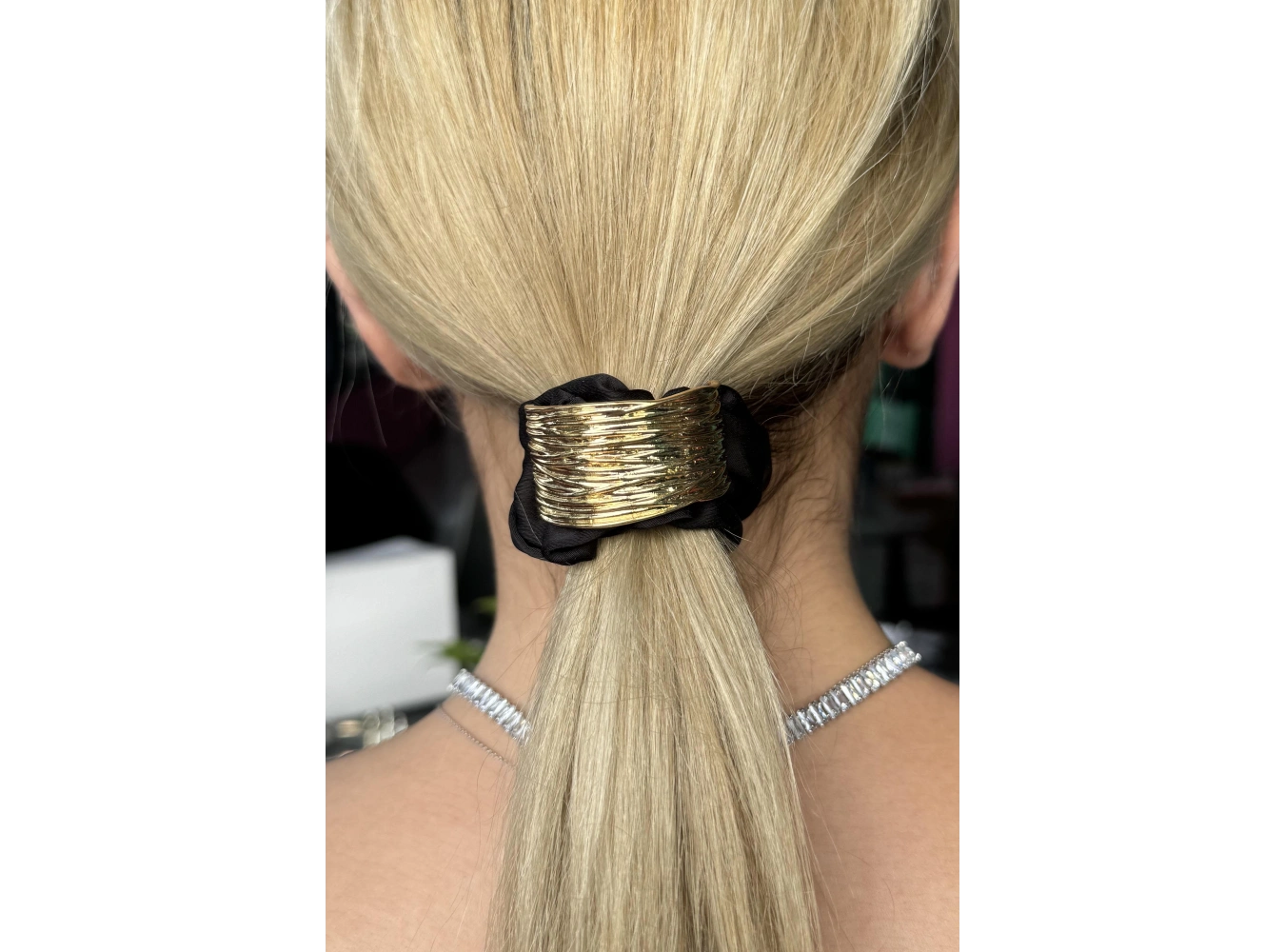 Siyah Ve Altın Renk Metal Detaylı Simit Toka