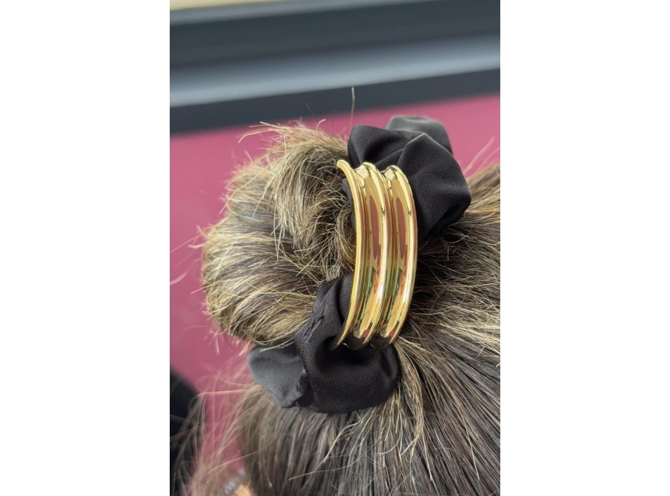 Siyah Ve Altın Renk Metal Detaylı Simit Toka