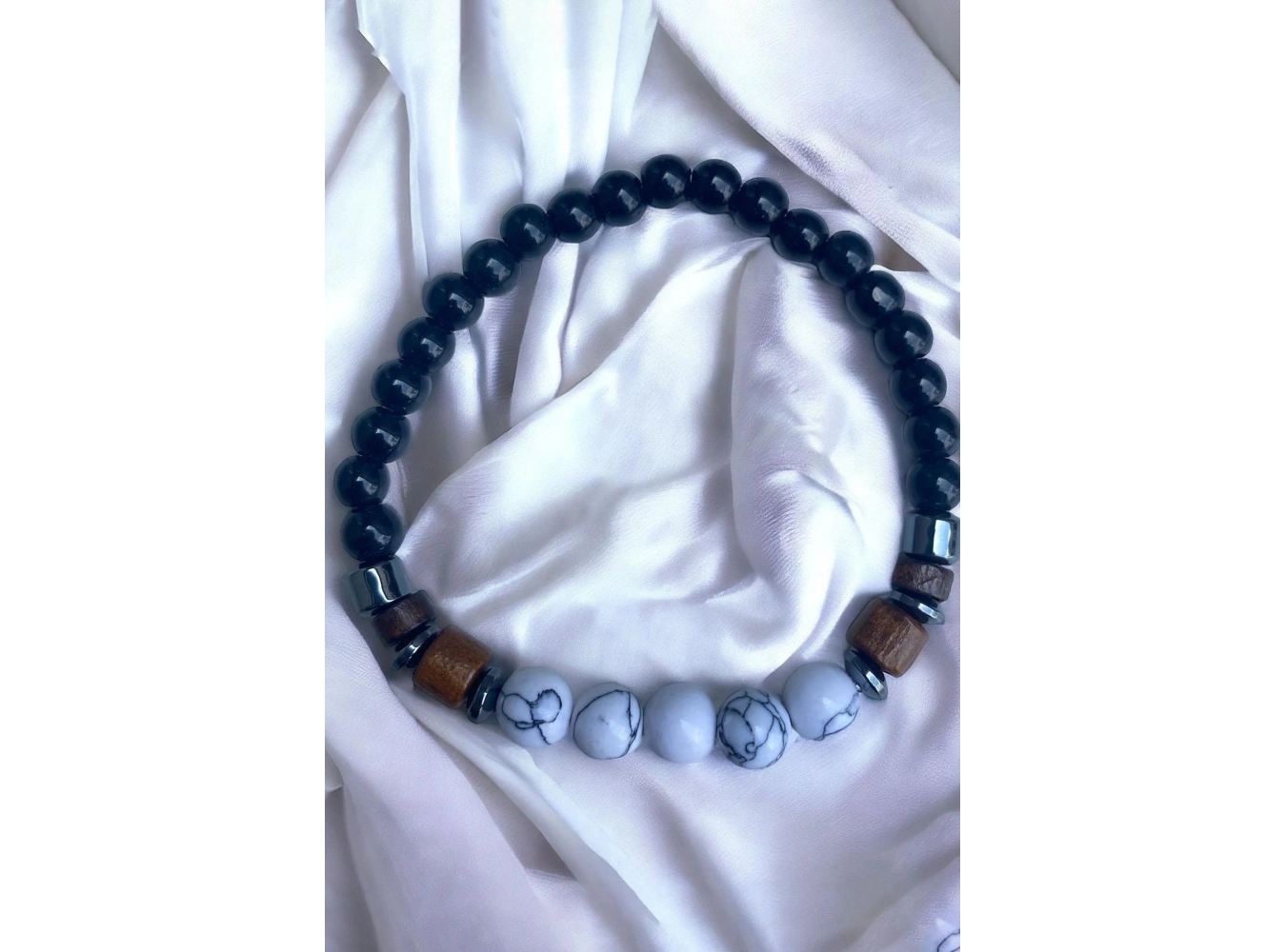 Siyah Ve Beyaz Renk Boncuk Detaylı Erkek Bileklik