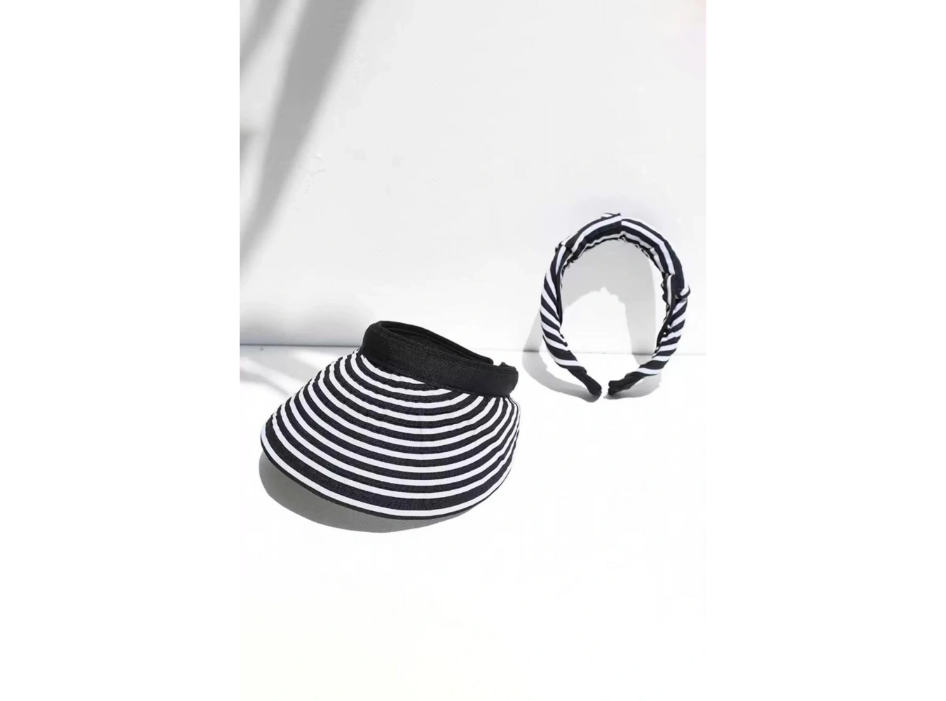 Siyah Ve Beyaz Renk Katlanabilir Güneşlik  Şapka/Taç