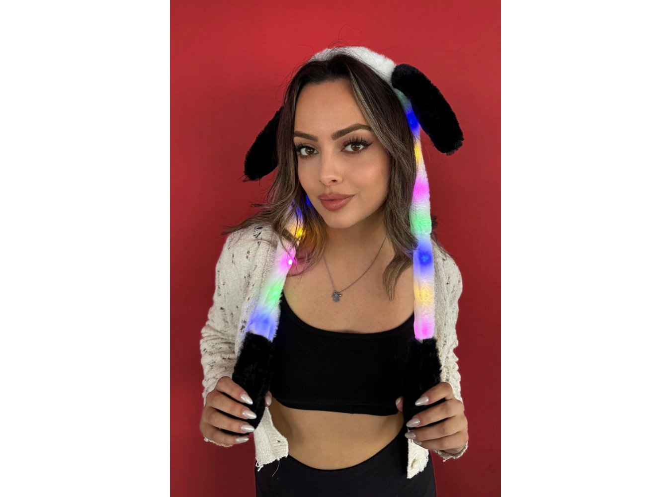 Siyah Ve Beyaz Renk Kulakları Oynayan Işıklı Peluş Taç