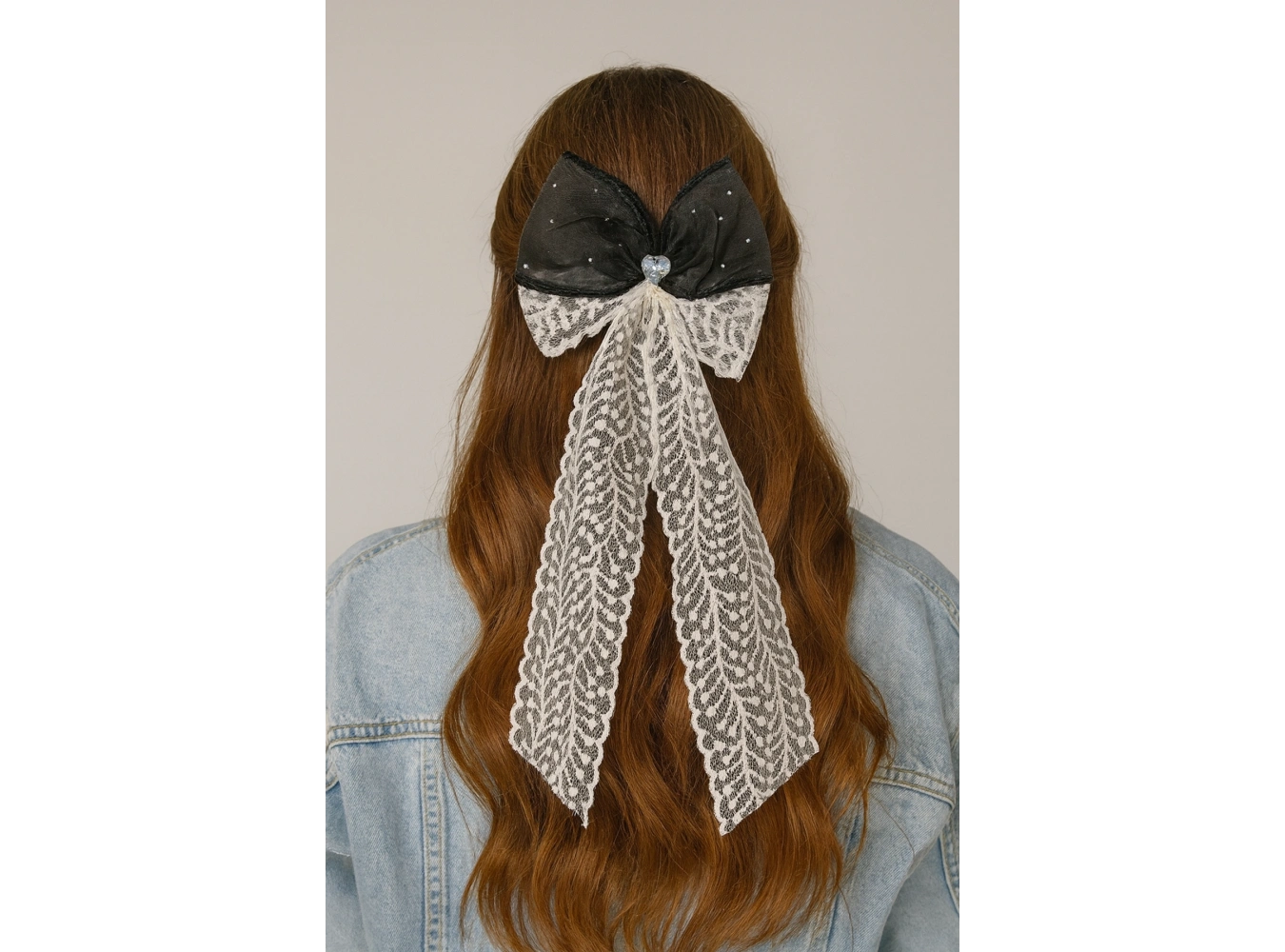 Siyah Ve Beyaz Renk Kurdele Figürlü Otomat Toka