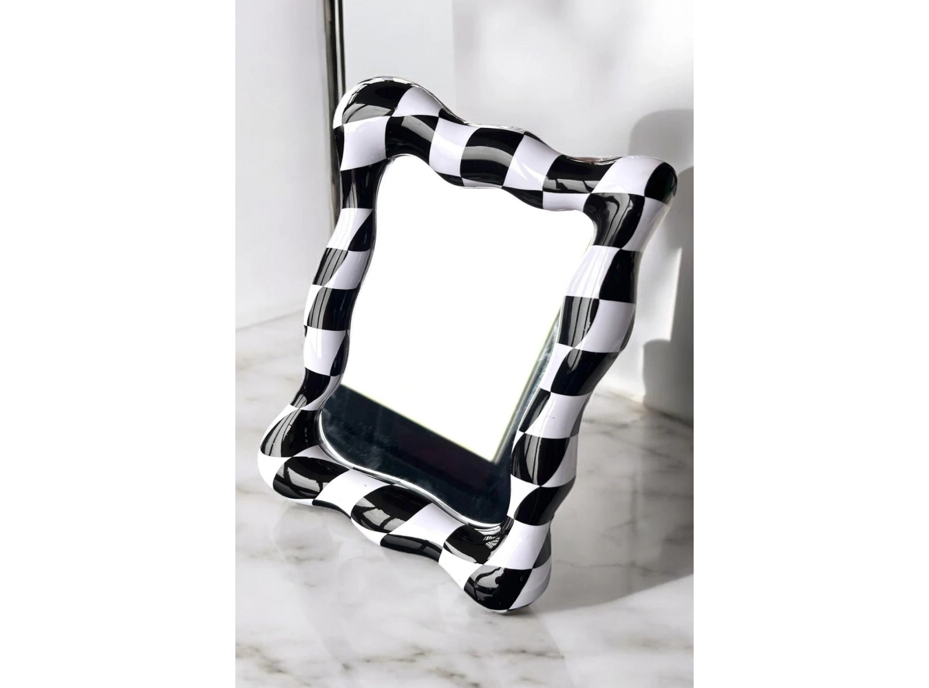 Siyah Ve Beyaz Renk Masa Aynası