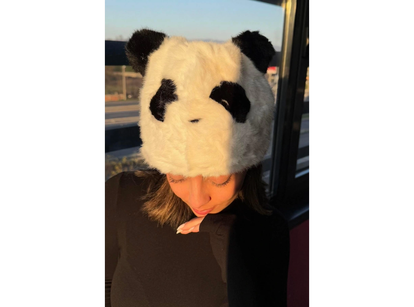 Siyah Ve Beyaz Renk Panda Figürlü Peluş Şapka