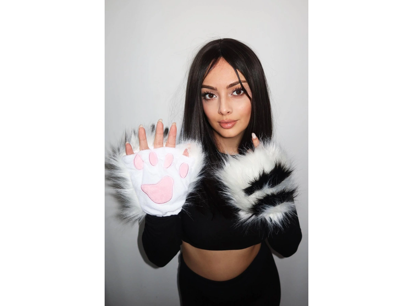 Siyah Ve Beyaz Renk Patili Peluş Eldiven