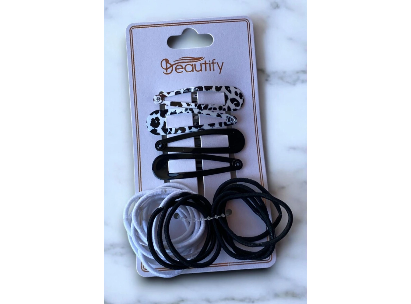 Siyah Ve Beyaz Renk Yan Toka Ve  Lastik Toka Set