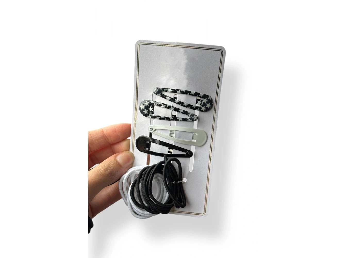 Siyah Ve Beyaz Renk Yan Toka Ve Lastik Toka Set