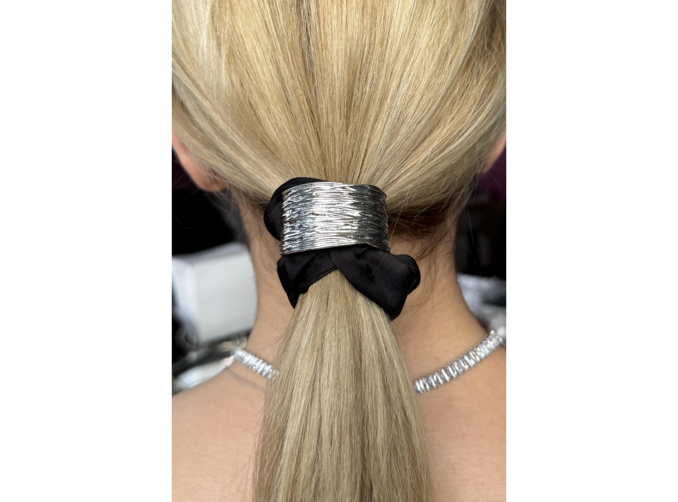 Siyah Ve Gümüş Renk Metal Detaylı Simit Toka