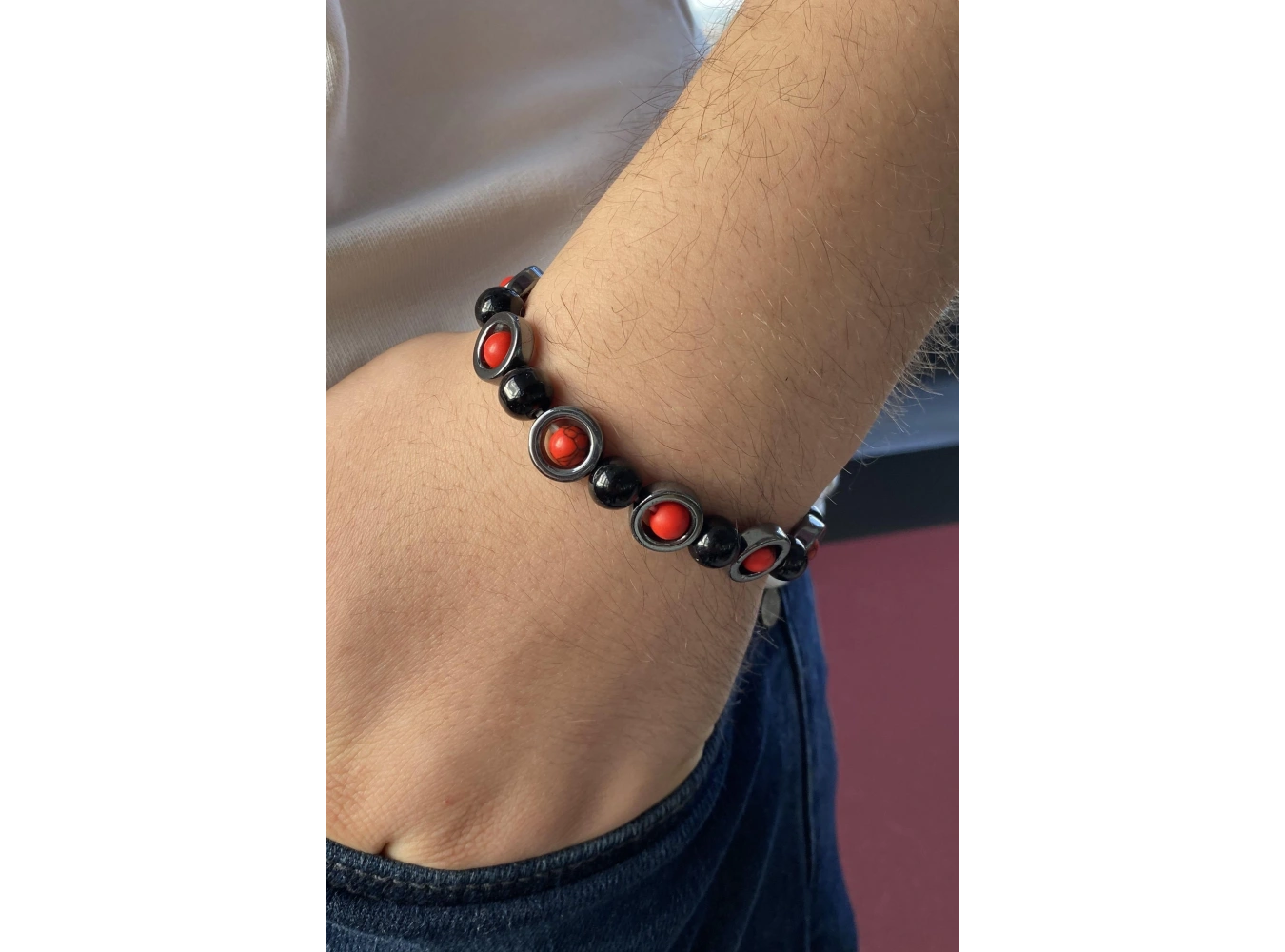 Siyah Ve Kırmızı Renk Boncuk Detaylı Erkek Bileklik