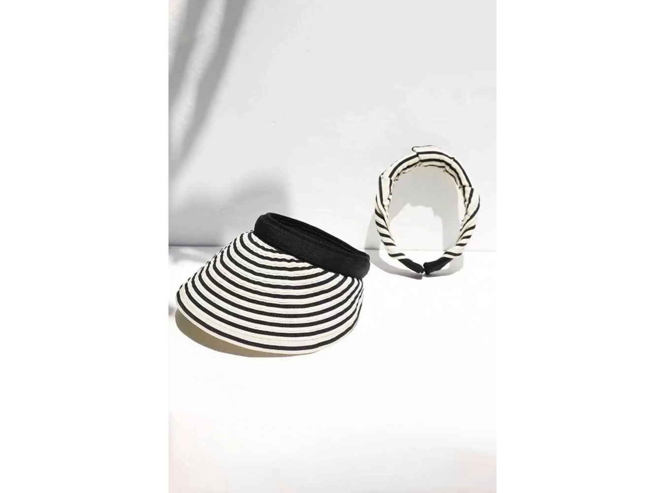 Siyah Ve Krem Renk Katlanabilir Güneşlik  Şapka/Taç
