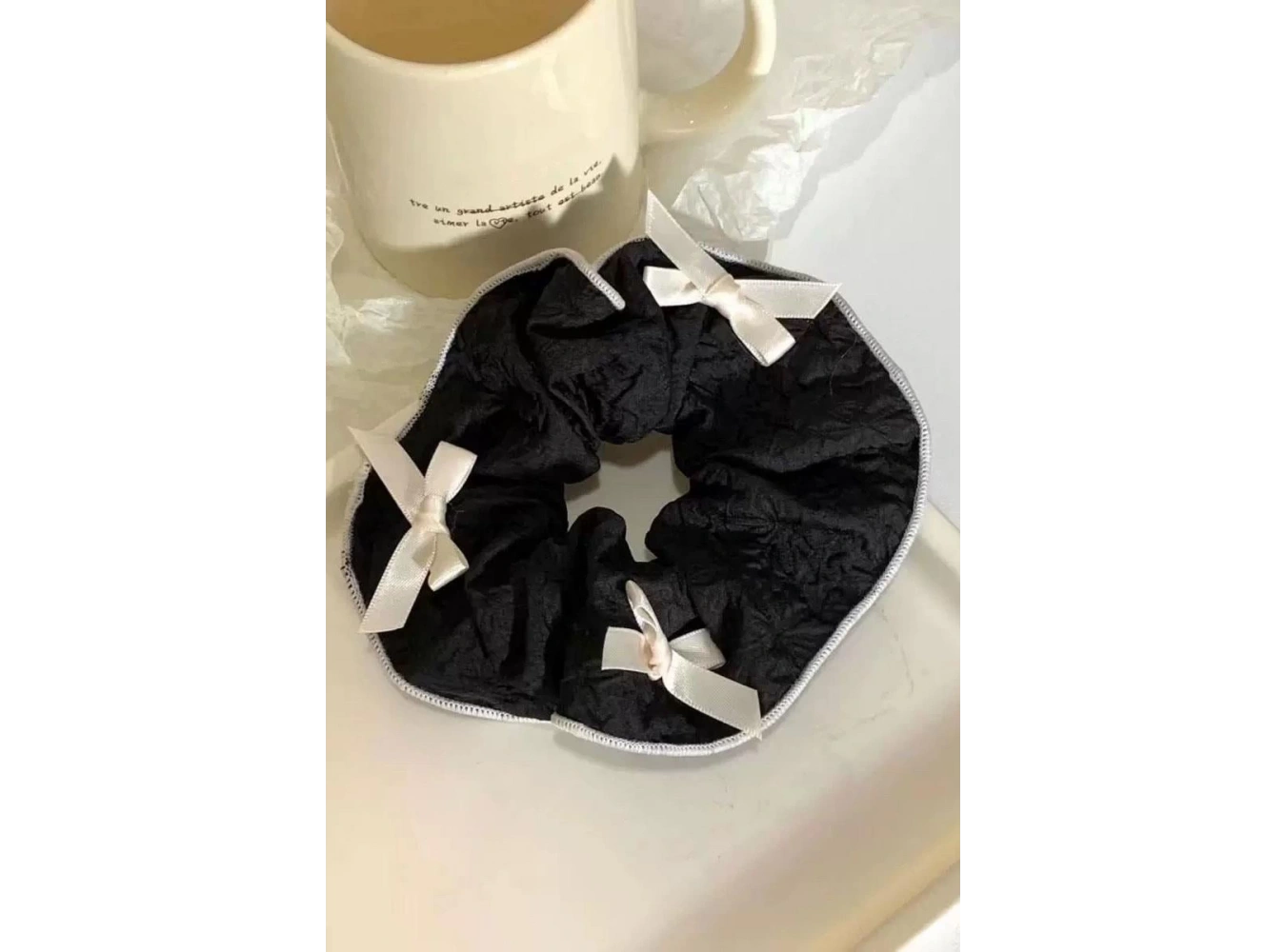 Siyah Ve Krem Renk Kurdele Figürlü Simit Toka