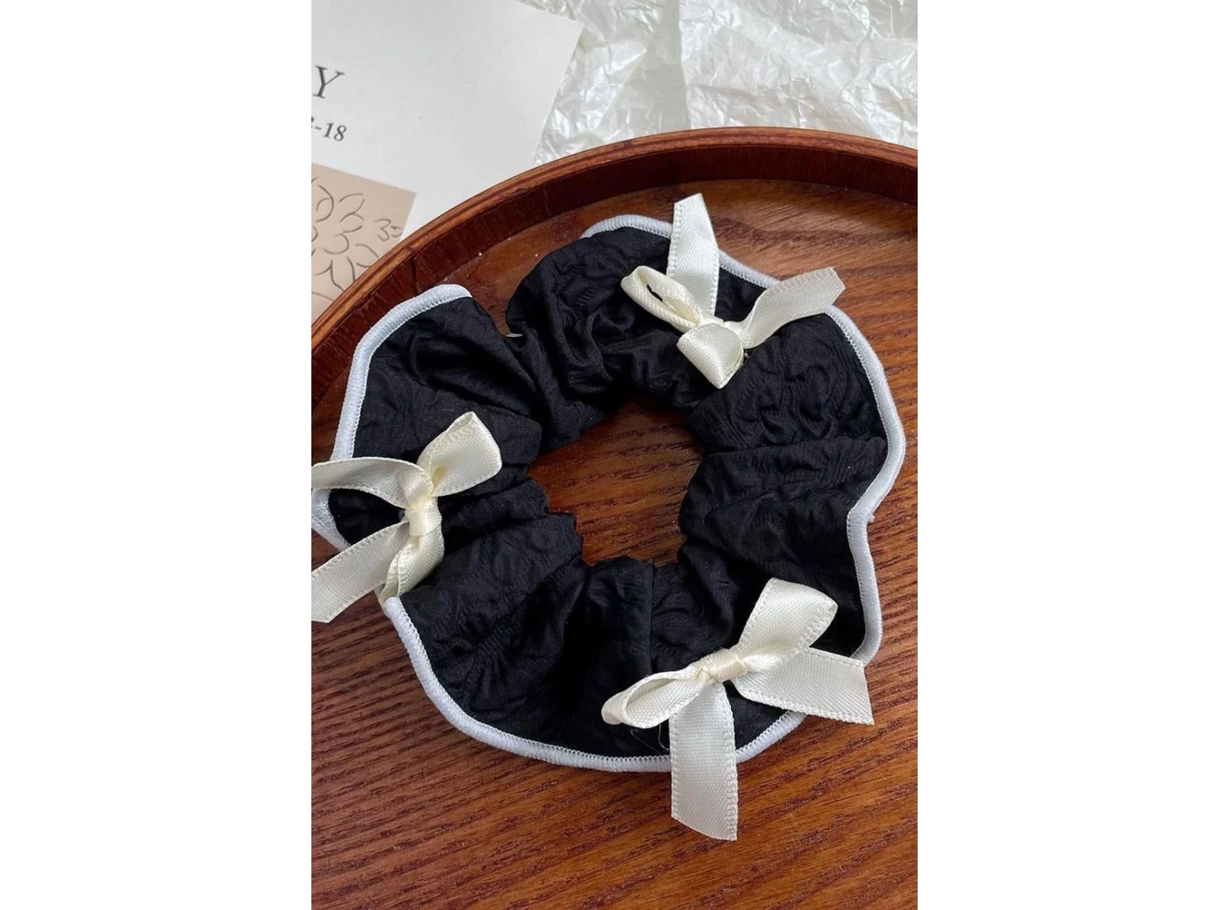 Siyah Ve Krem Renk Kurdele Figürlü Simit Toka