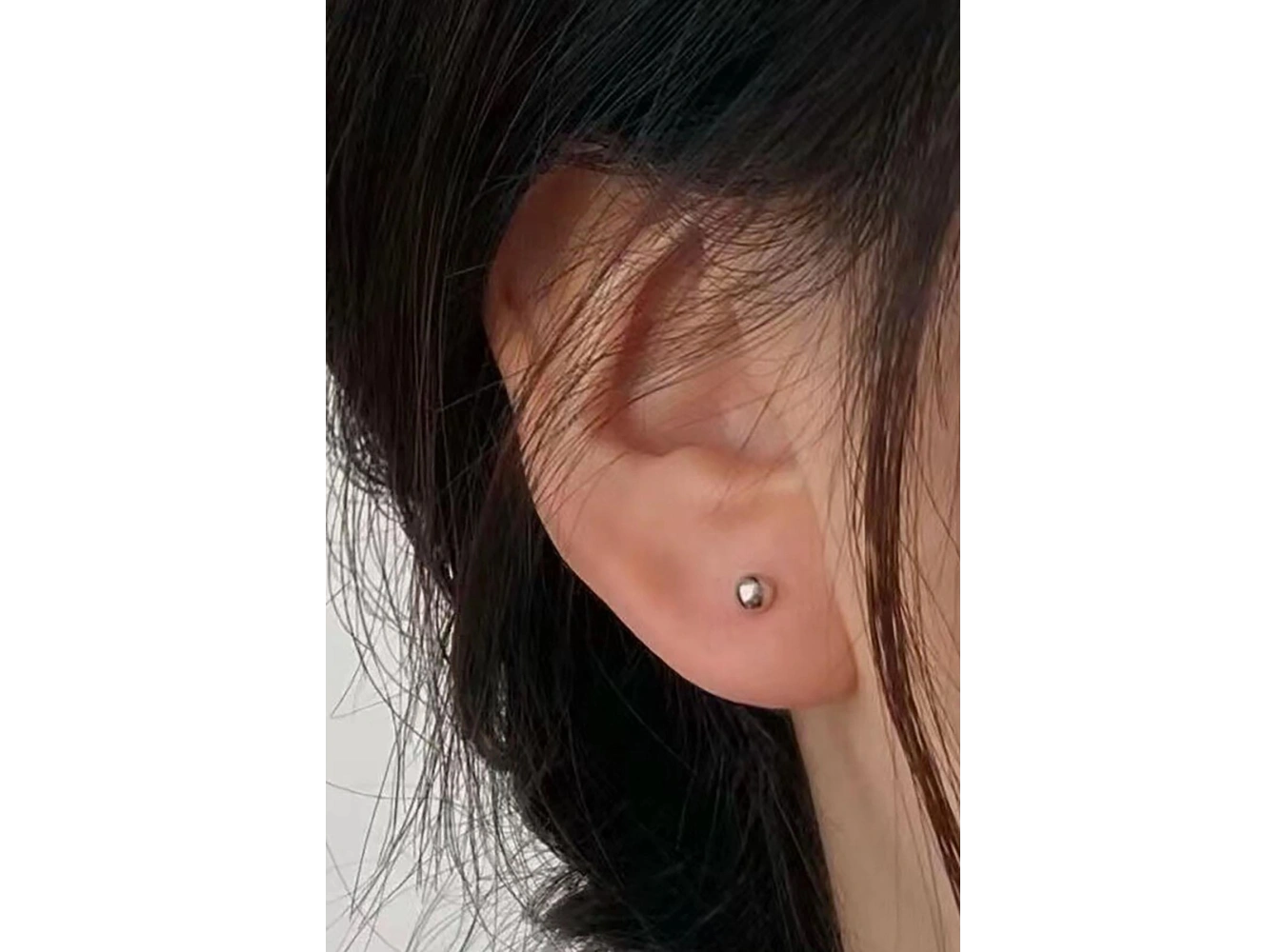 Top Detaylı Gümüş Renk Piercing