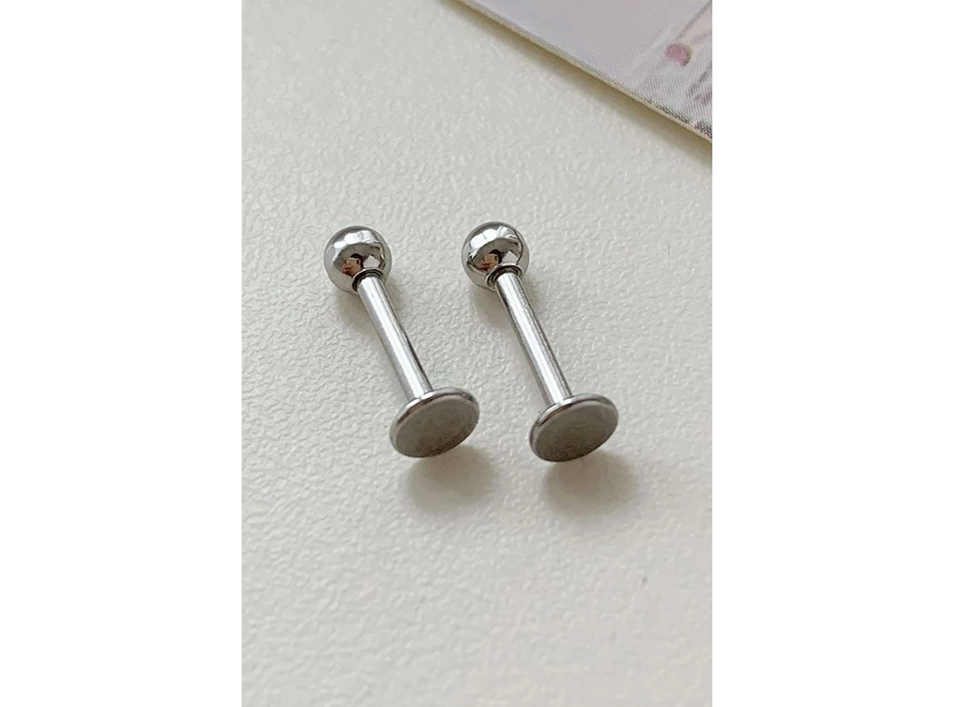 Top Detaylı Gümüş Renk Piercing