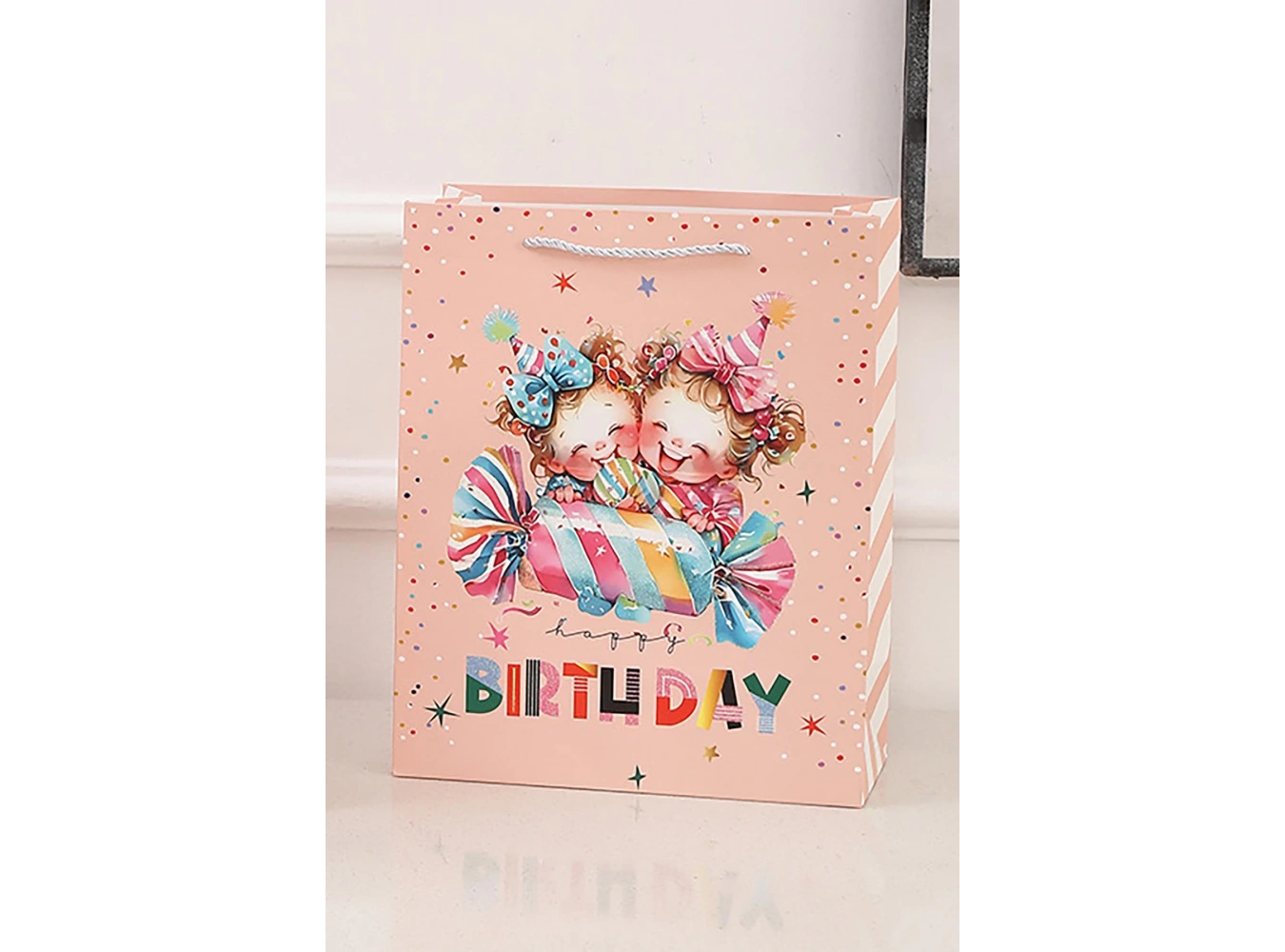 Turuncu Renk Çocuk Figürlü Karton Çanta