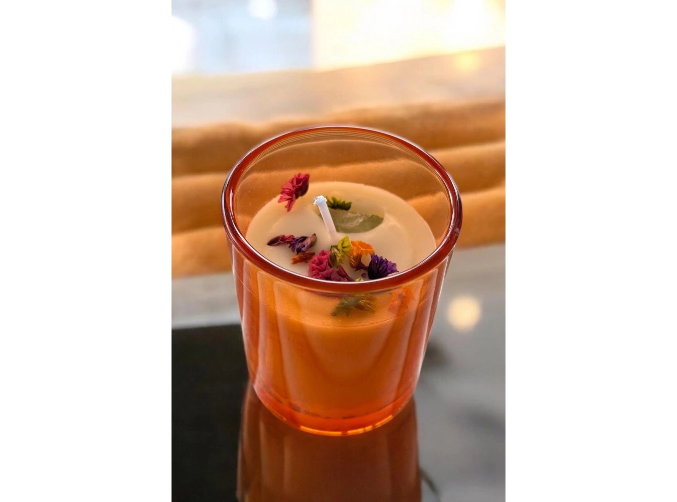 Turuncu Renk Kuru Çiçek Detaylı Mum