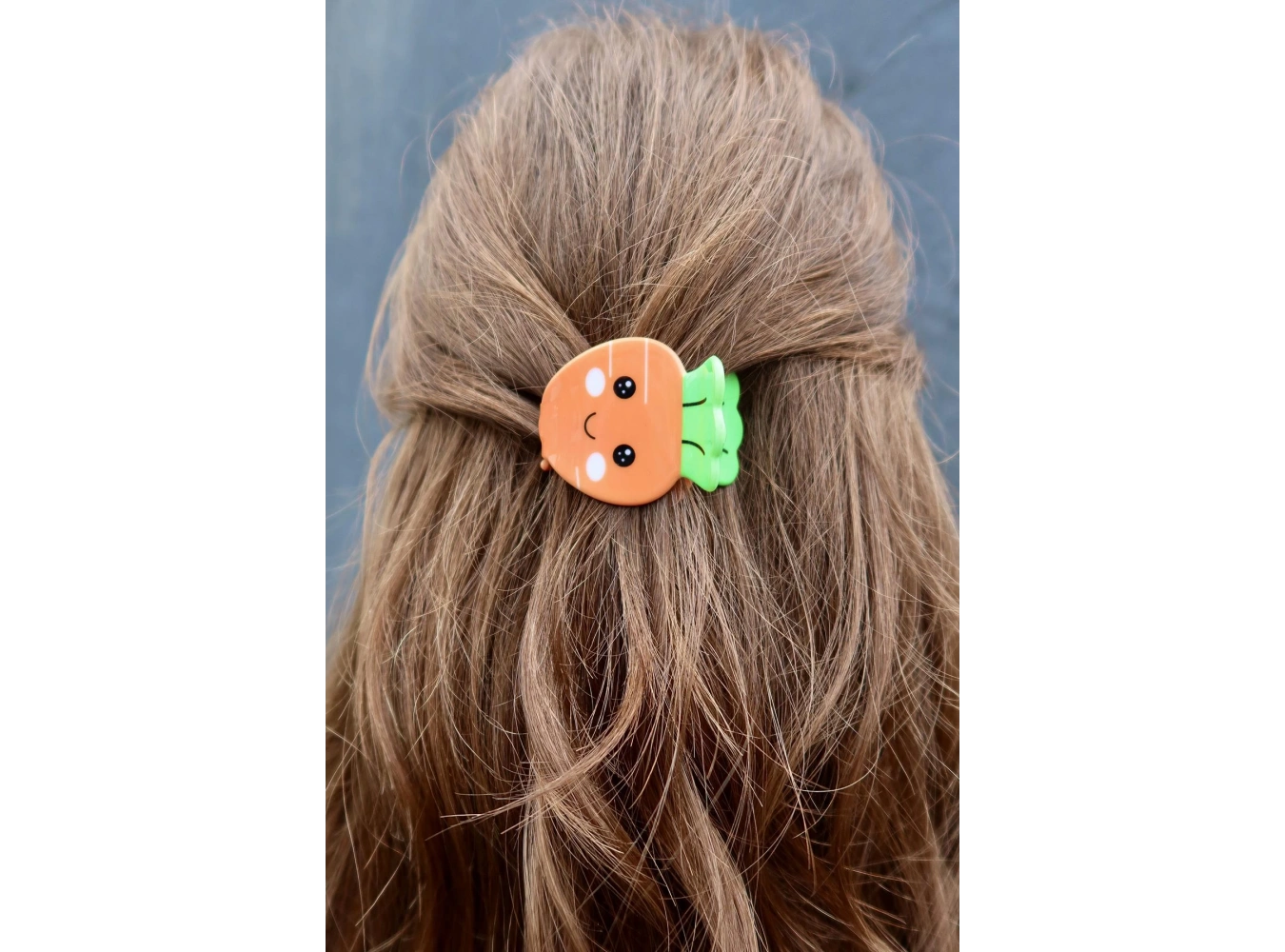 Turuncu Ve Yeşil Renk Havuç Figürlü Kemik Mandal Toka