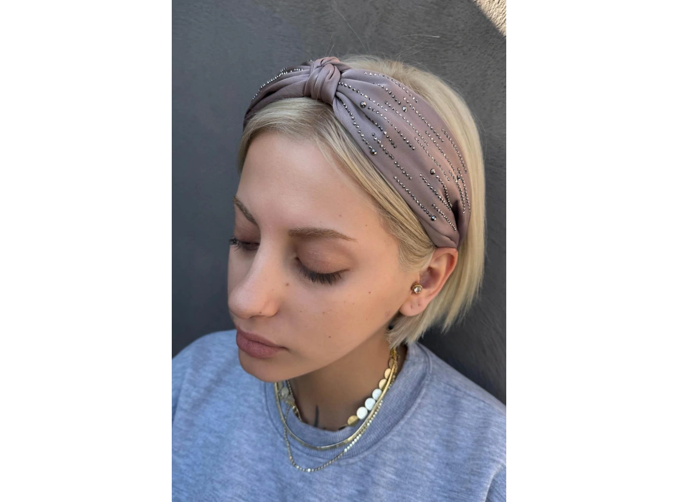 Vizon Renk Düğüm Detaylı Taşlı Taç