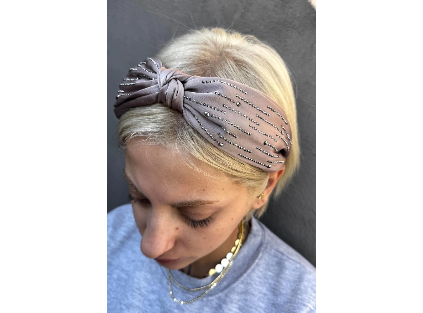 Vizon Renk Düğüm Detaylı Taşlı Taç