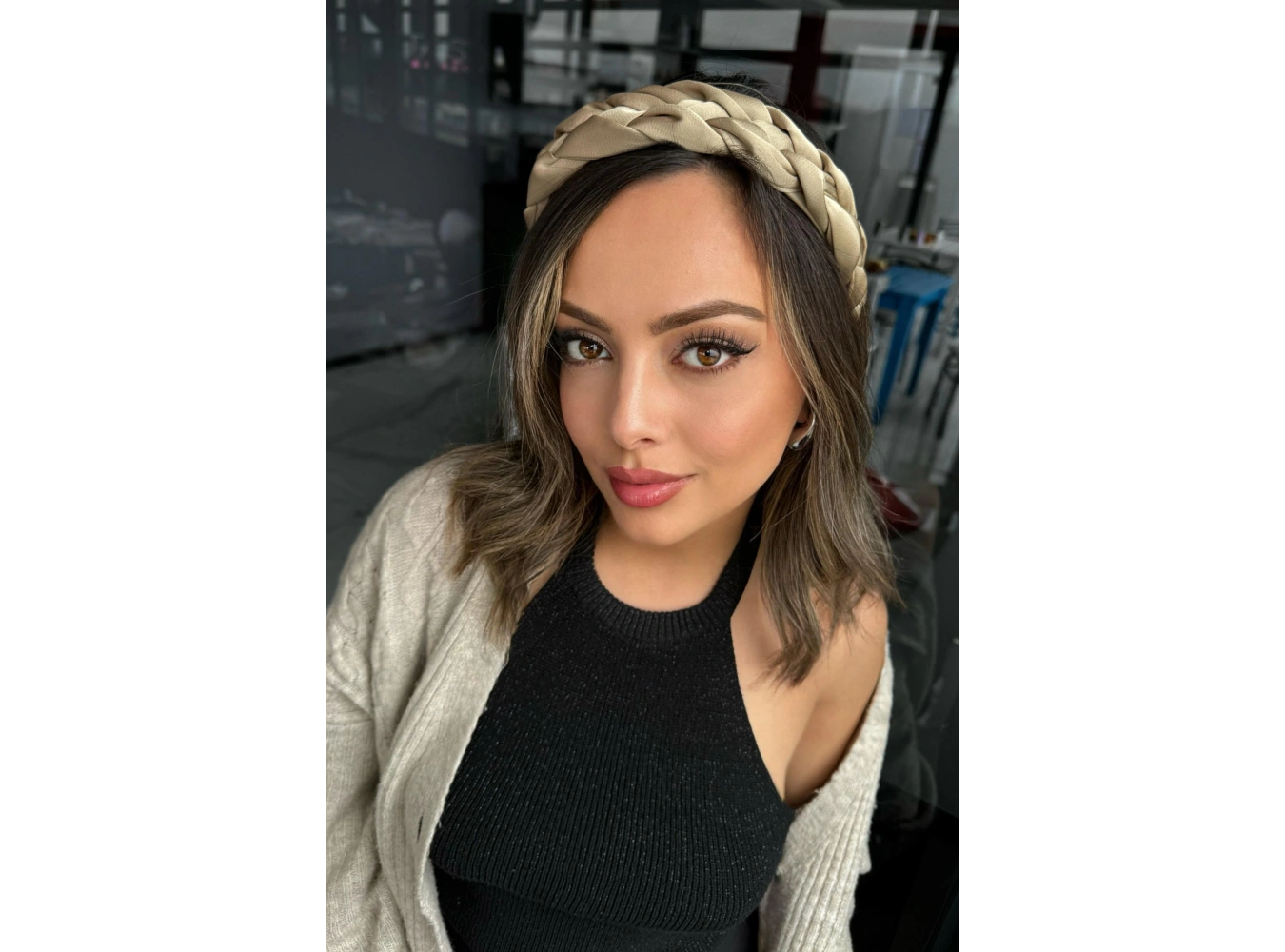 Vizon Renk Örgülü Taç