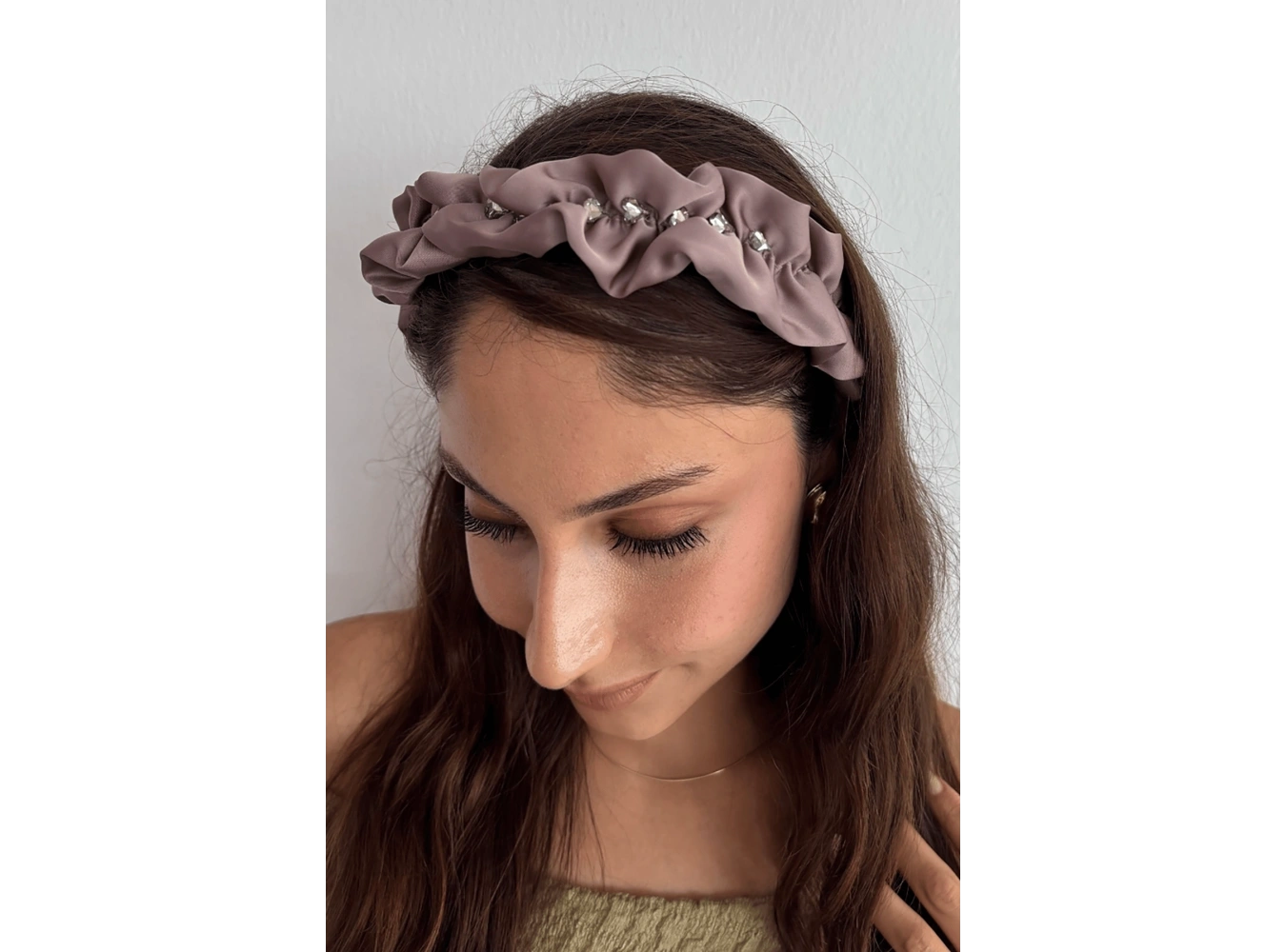 Vizon Renk Taş Detaylı Taç