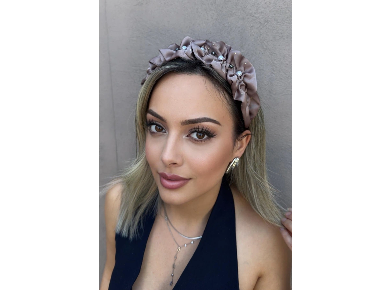 Vizon Renk Taş Ve İnci Detaylı Taç