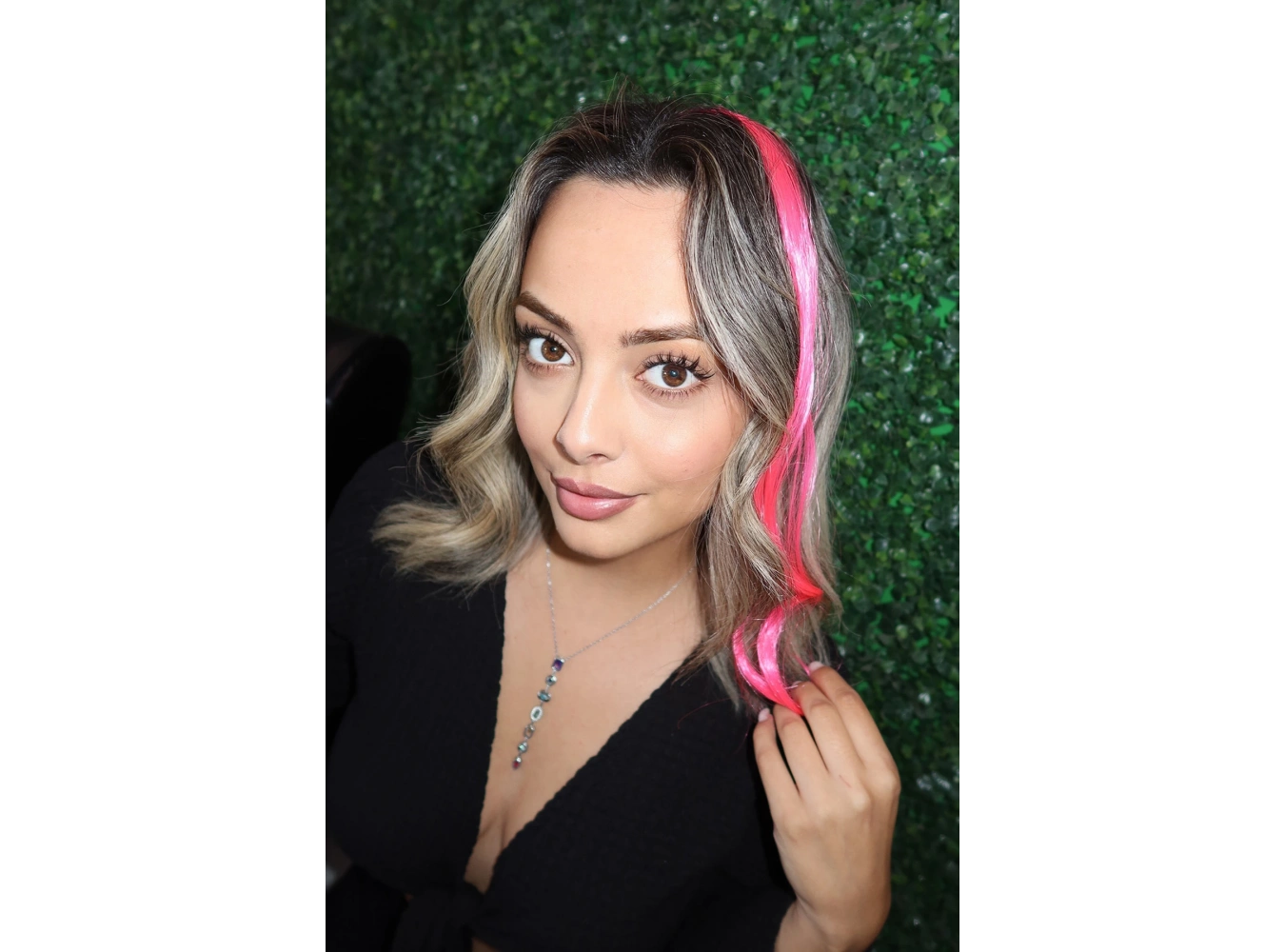 Yan Çıt Çıt Postiş / Neon Pembe Dalgalı / 45 Cm