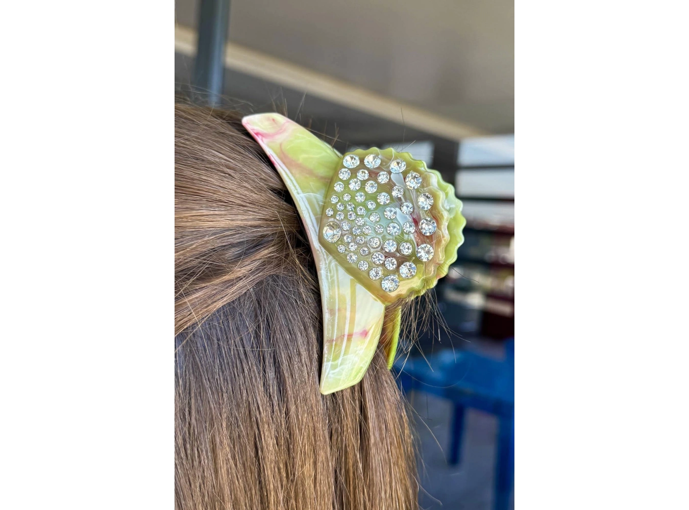 Yeşil Renk Deniz Kabuğu Figürlü Taş Detaylı Kemik Mandal Toka