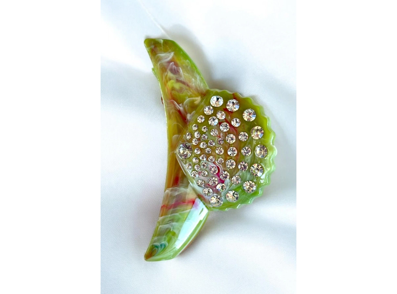 Yeşil Renk Deniz Kabuğu Figürlü Taş Detaylı Kemik Mandal Toka