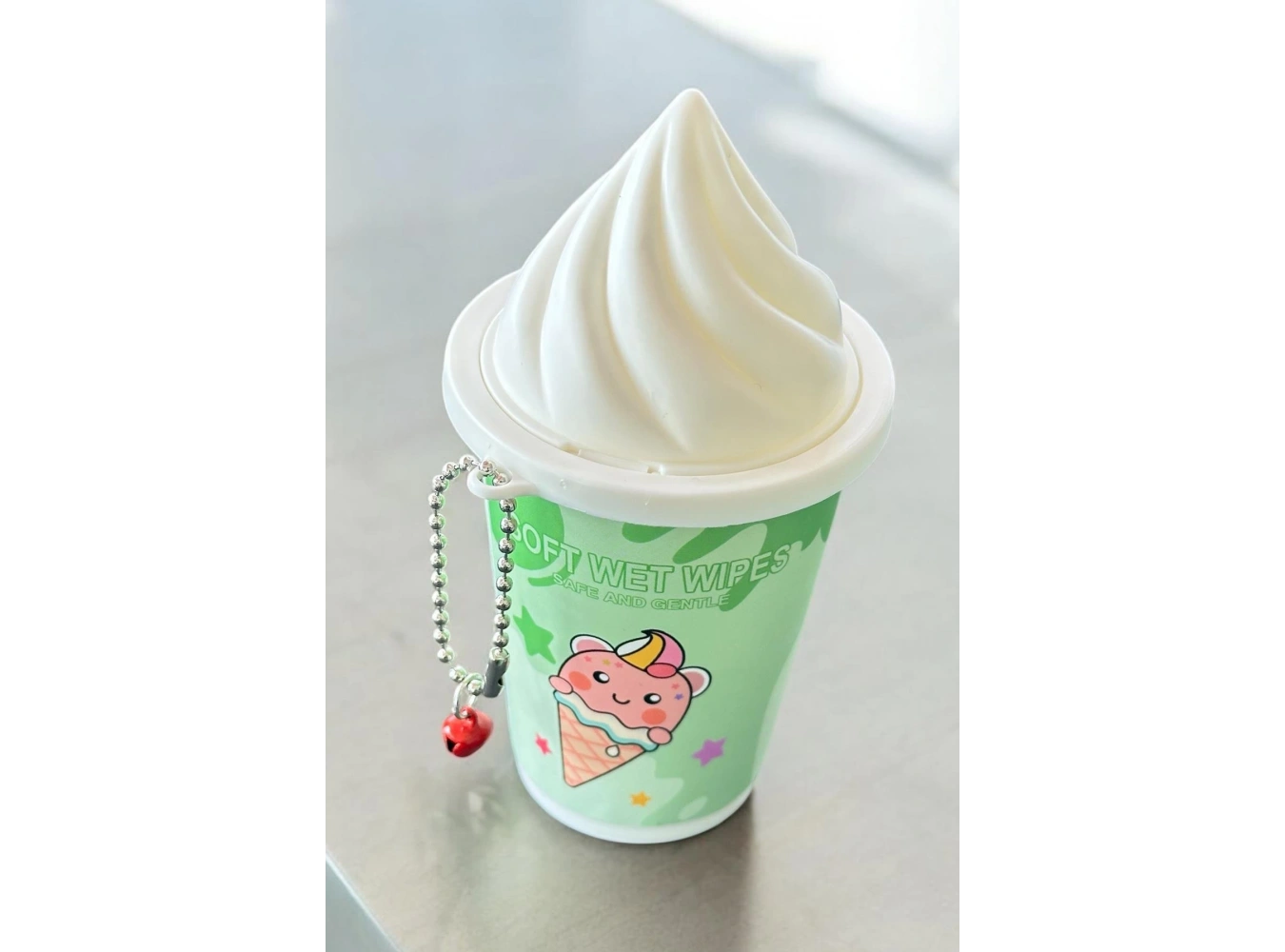 Yeşil Renk Dondurma Figürlü Anahtarlık Detaylı Kutulu Islak Mendil