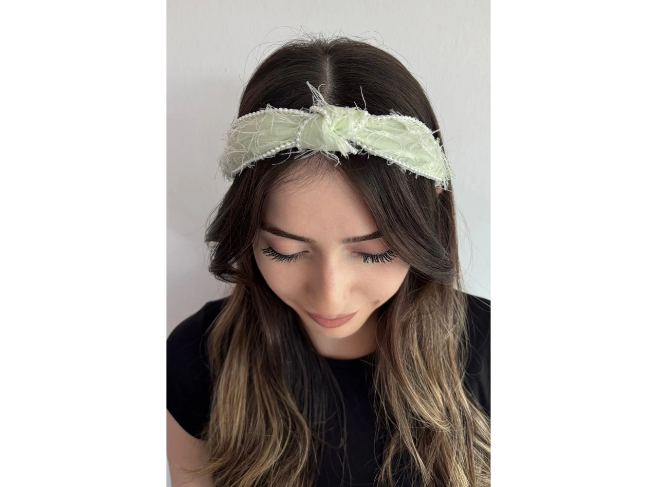 Yeşil Renk İnci Detaylı Taç