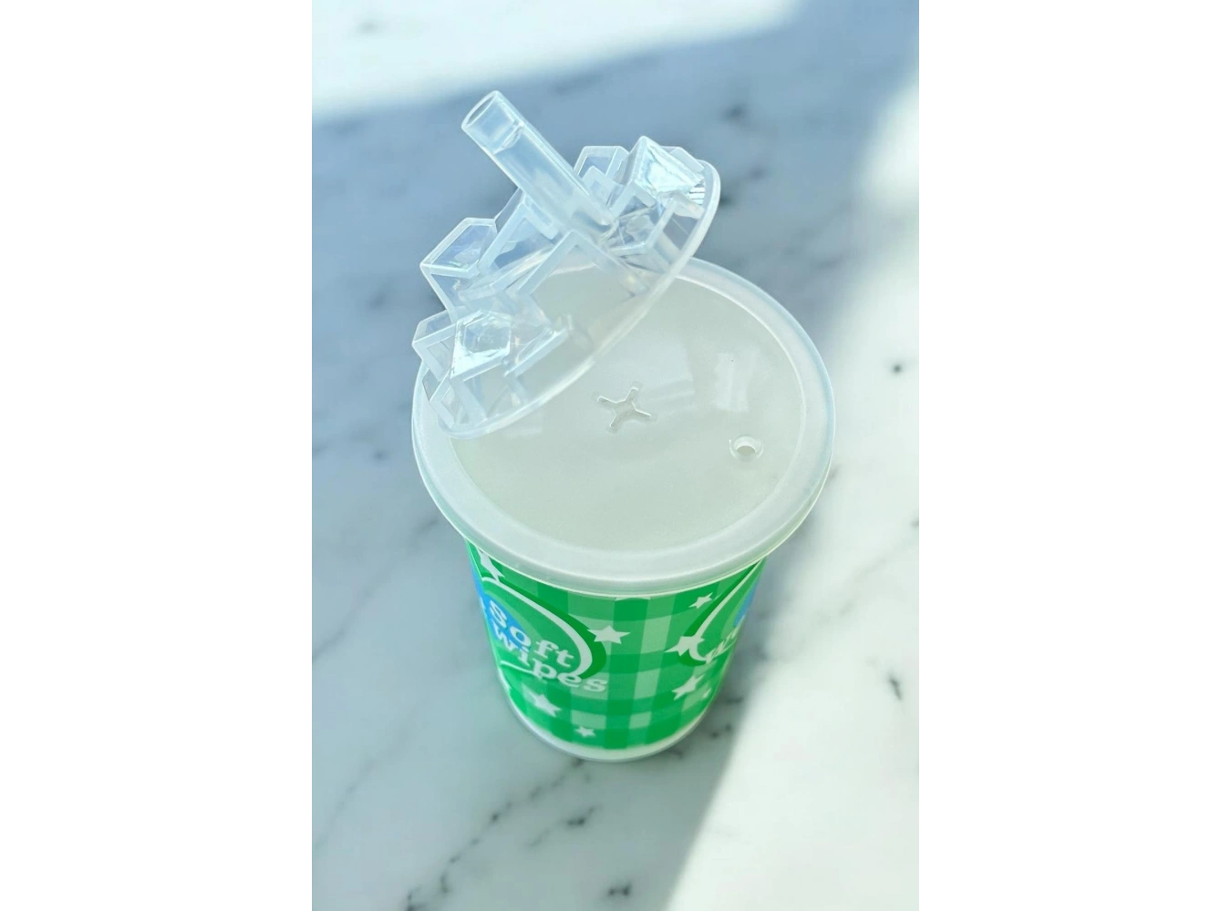 Yeşil Renk Kalp Figürlü Anahtarlık Detaylı Kutulu Islak Mendil