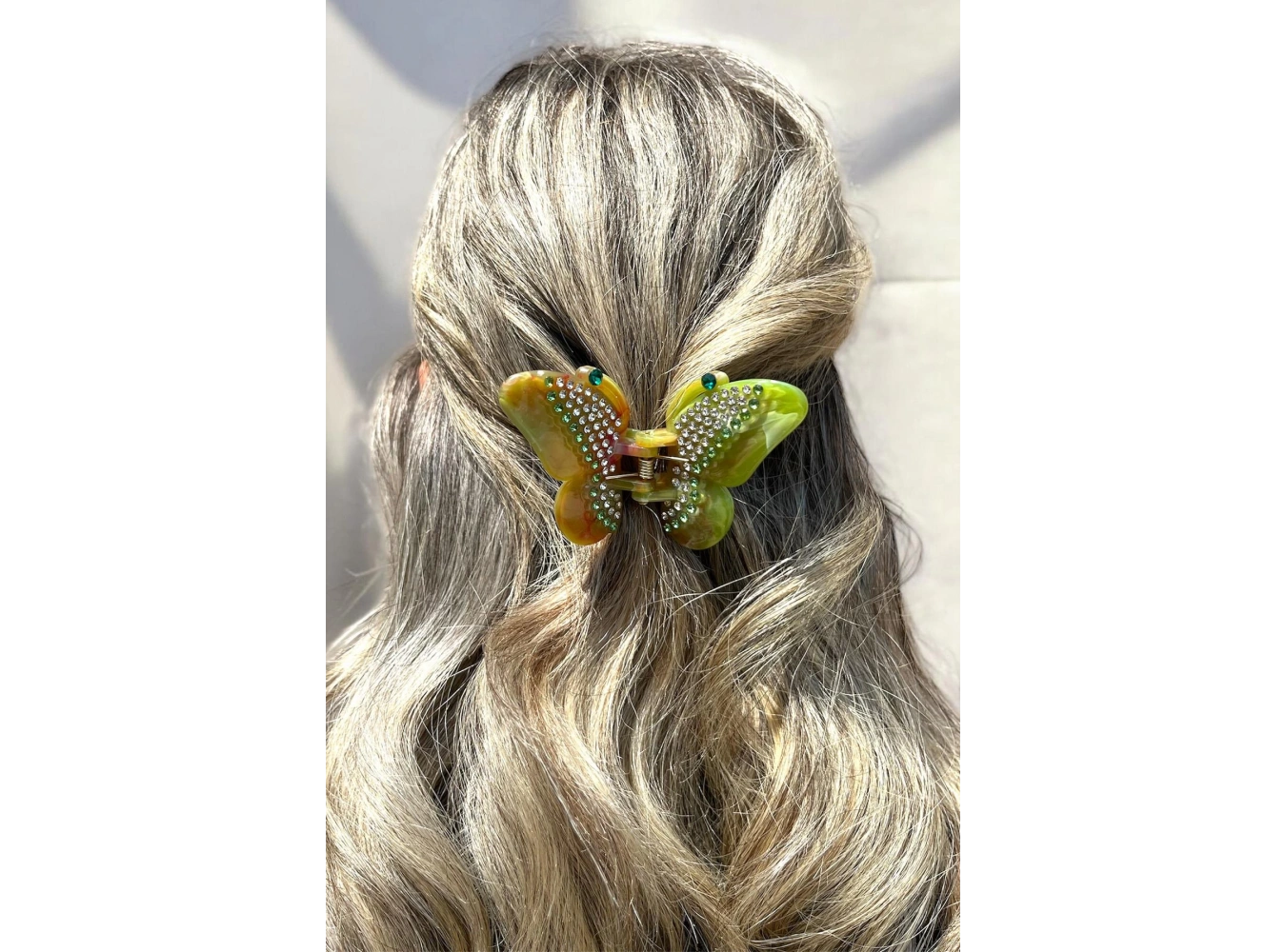 Yeşil Renk Kelebek Figürlü Taş Detaylı Kemik Mandal Toka