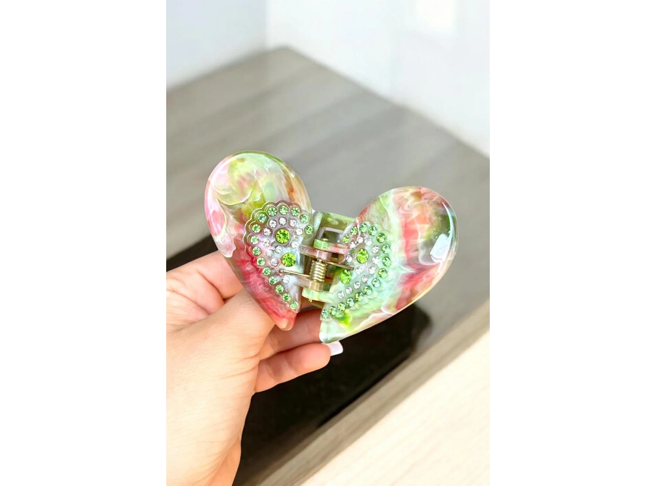 Yeşil Renk Kelebek Figürlü Taş Detaylı Kemik Mandal Toka