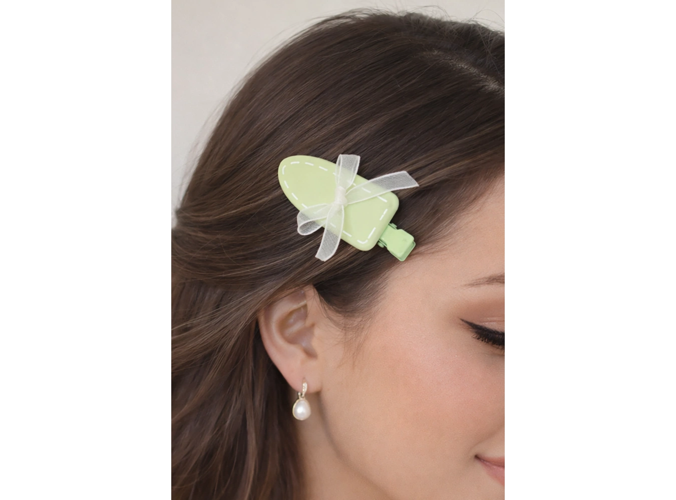 Yeşil Renk Kurdele Detaylı Yan Toka