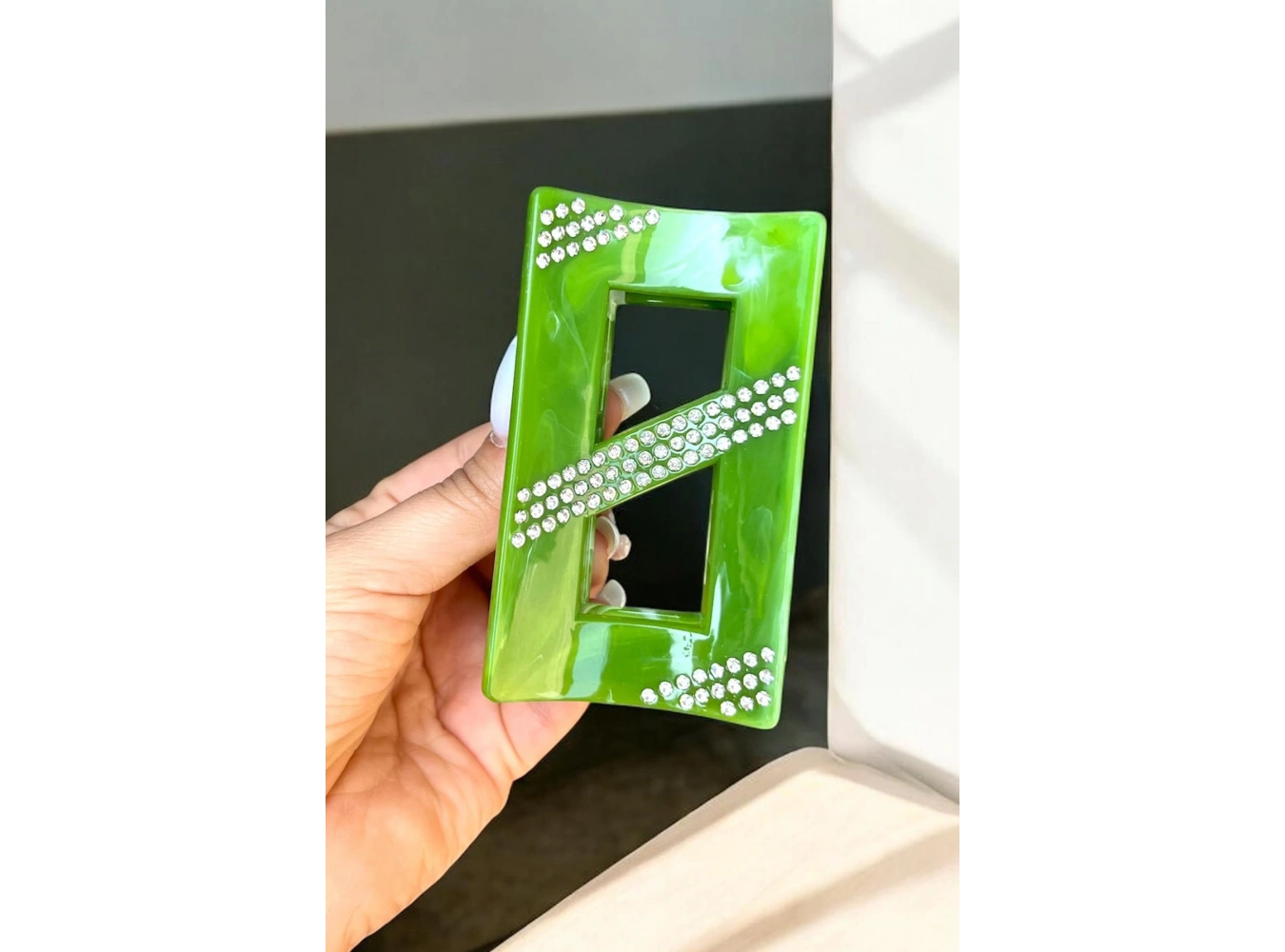 Yeşil Renk Mermer Desenli Taş Detaylı Kemik Mandal Toka