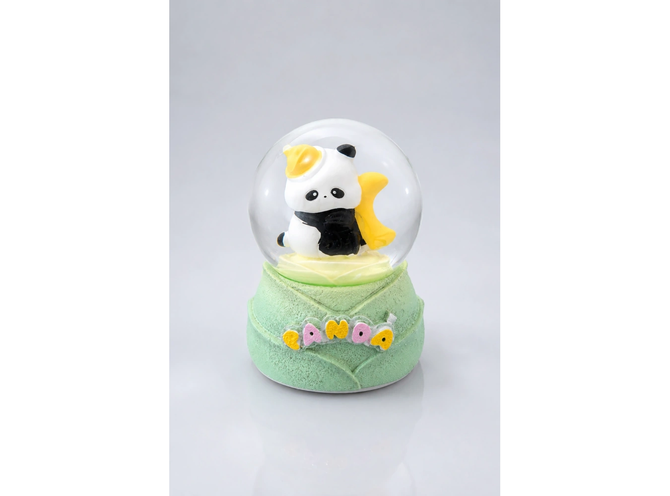 Yeşil Renk Panda Figürlü Işıklı Küçük  Kar Küresi